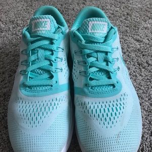 ‼️SIZE 6 NIKE FREE RUNS‼️